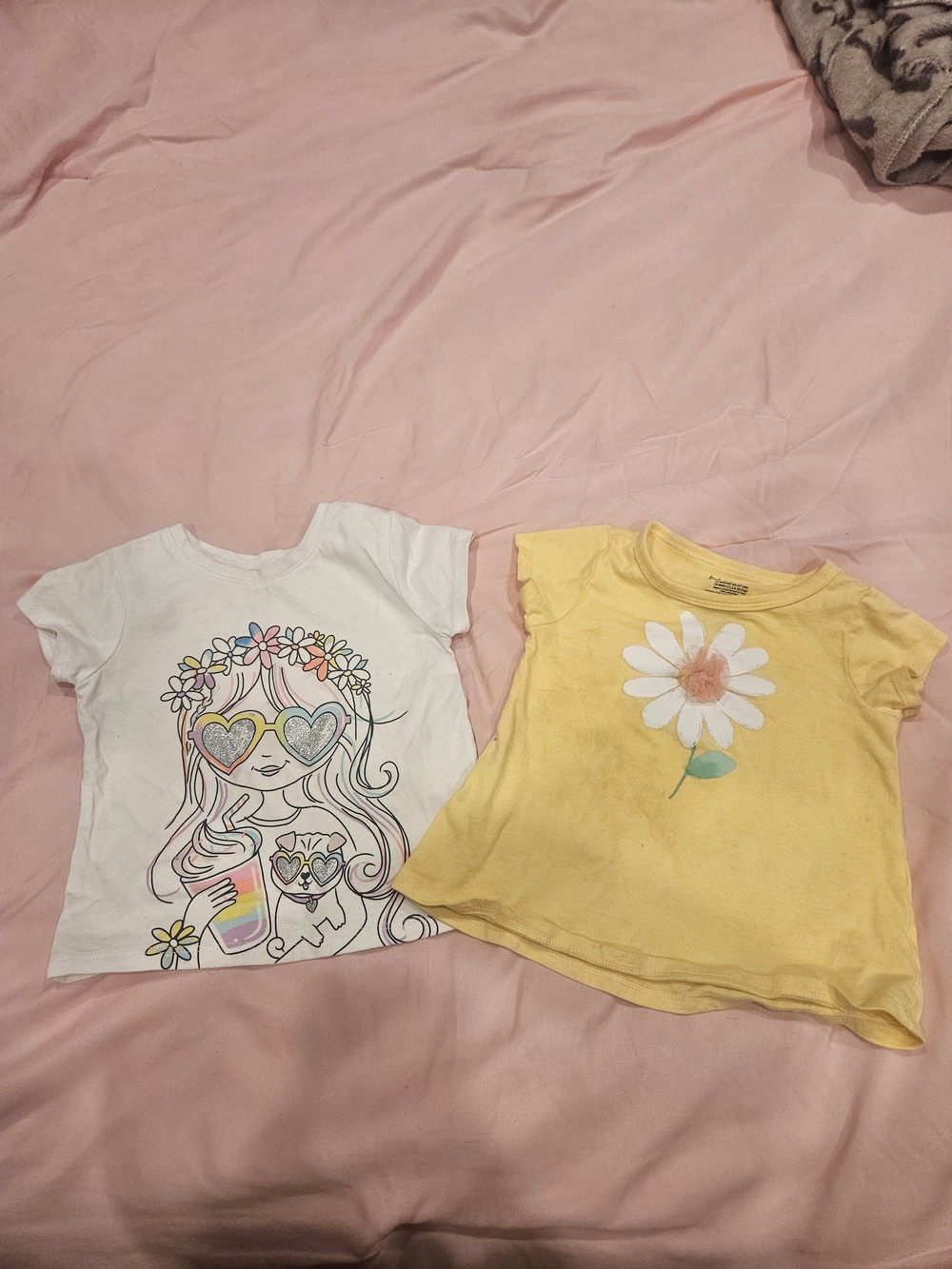 Garanimals White Graphic Heart Sunglasses Tee & Yellow Daisy Tee Set